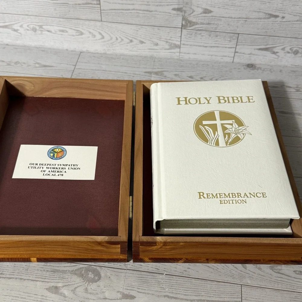 VTG Holy Bible KJV Remembrance Edition Cedar Box Case Union Made USA Local 478